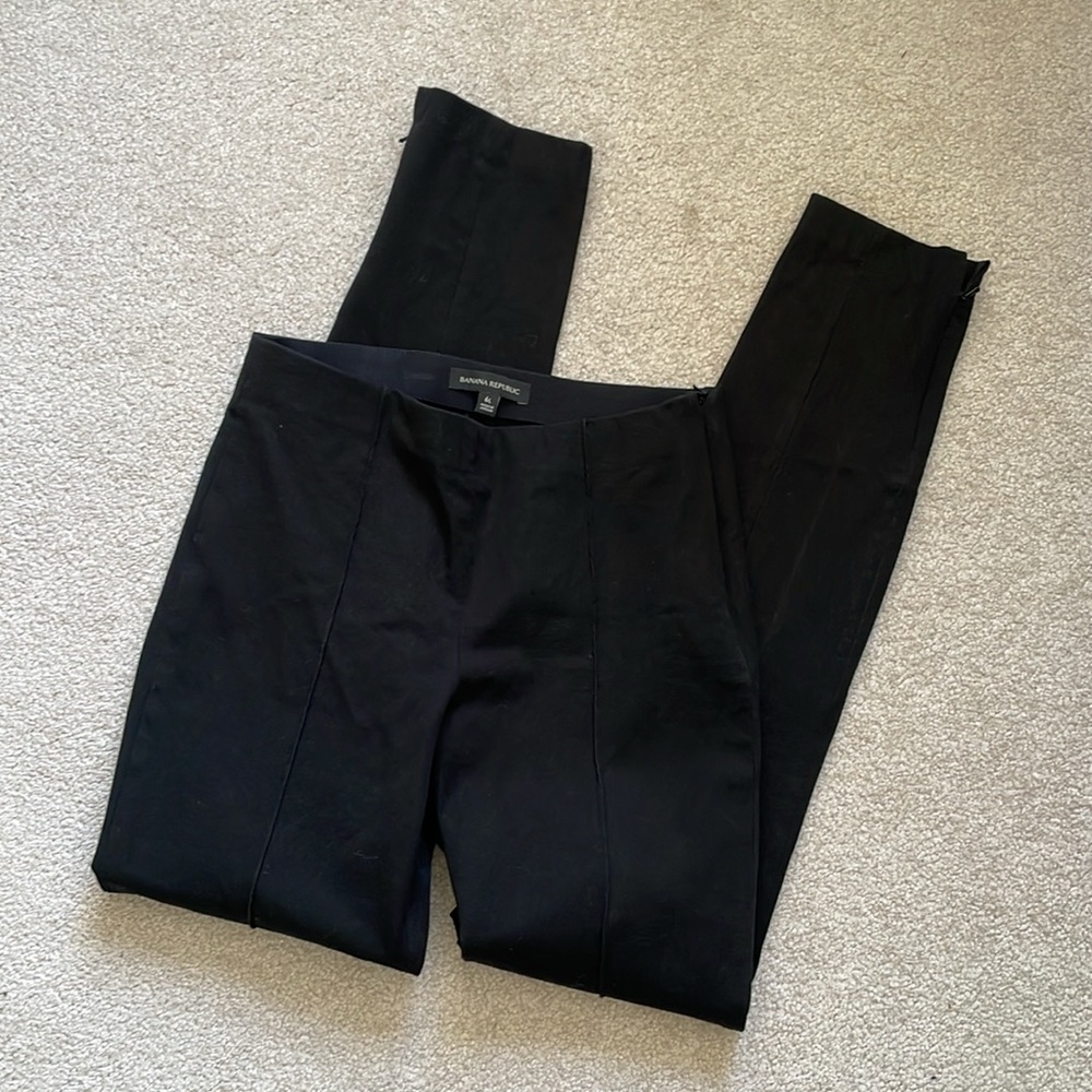Banana Republic Black pants Size 6 L long with side zipper at ankles